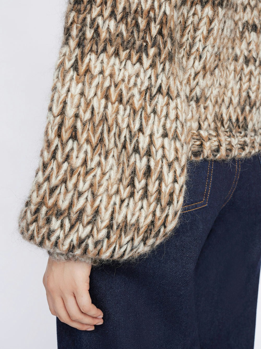 sweater sleeve deail alt:fit2 alt:size
